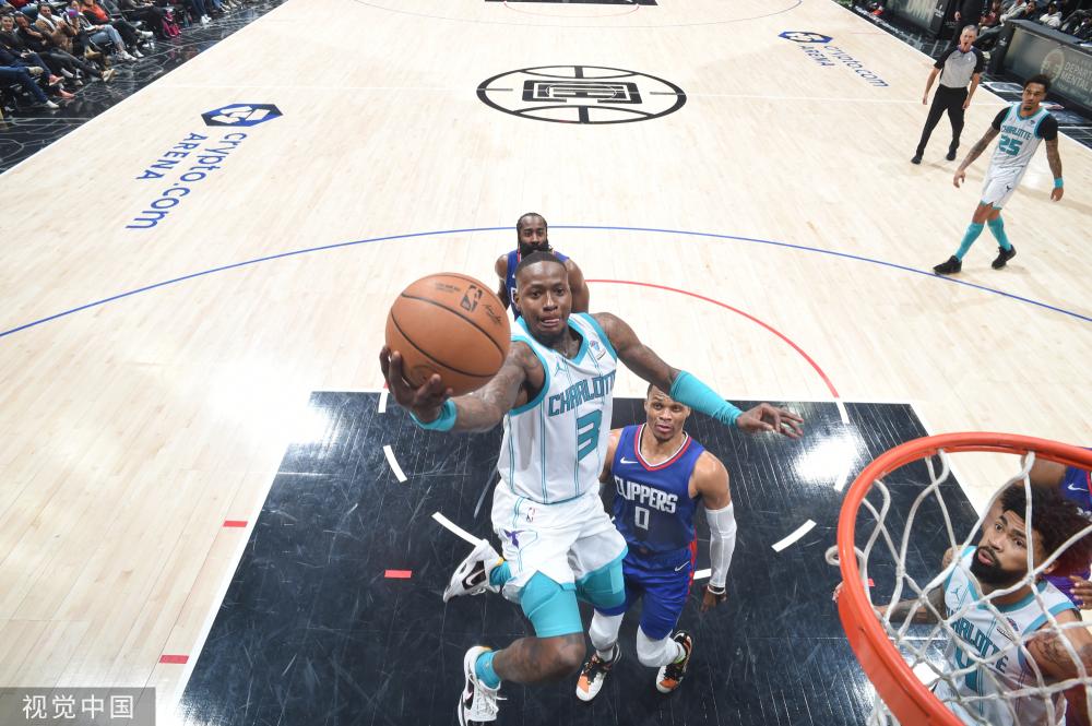 突入篮下的 突入篮下的