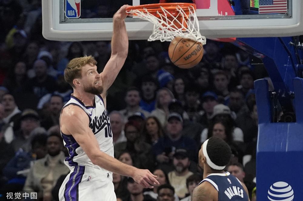 队中场在比 队中场在比