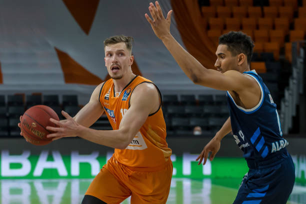 的表现也更 的表现也更